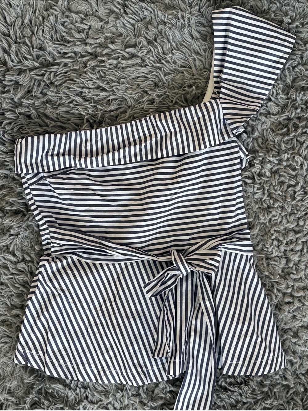 Saks Fifth Avenue Top Blue White Pinstripe 1 Shoulder Tie Peplum Waist SZ M Prep
